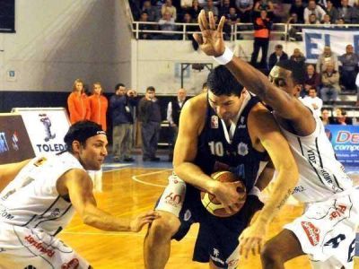 Pe�arol se recuper� y le gan� a Atenas en Mar del Plata