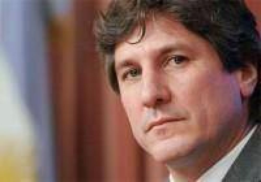 El acto comenz� con un minuto de silencio por las v�ctimas de la tragedia de Once