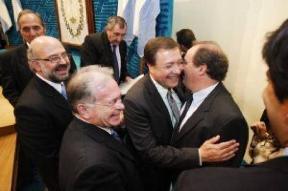 Weretilneck: Se recuperar�n las tierras p�blicas que se entregaron "al capital extranjero y a los amigos del poder� 