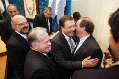 Weretilneck: Se recuperar�n las tierras p�blicas que se entregaron "al capital extranjero y a los amigos del poder� 