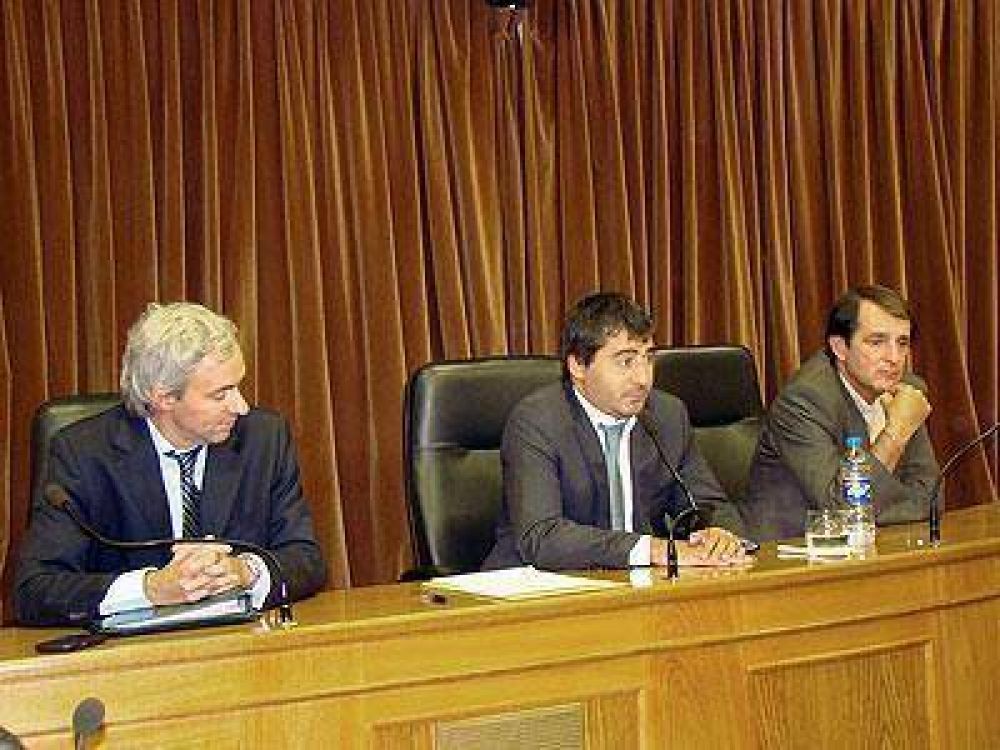 LOMAS: Molea asumi� como rector de la Universidad Nacional de Lomas