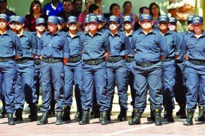 El Ministerio de Gobierno piensa en incorporar entre 300 y 500 efectivos