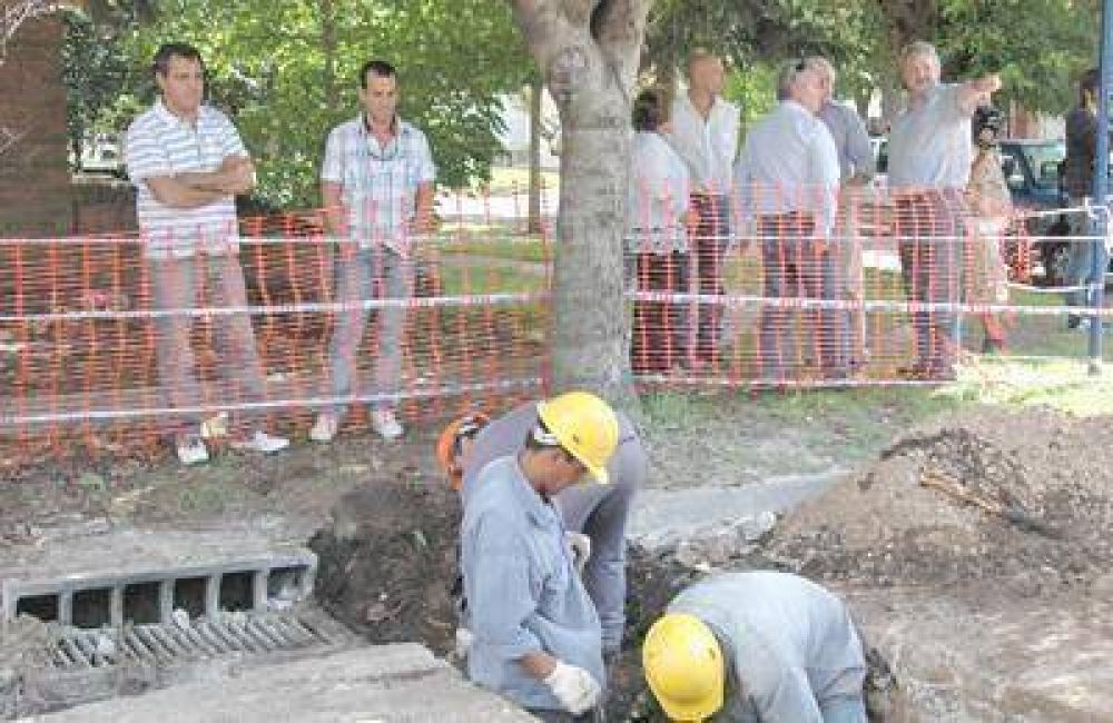 Obras Sanitarias sigue con el arreglo de bocas de tormenta