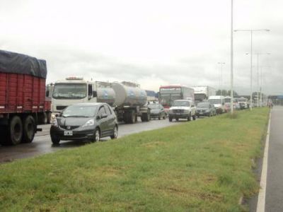 Sigue el conflicto de transportistas y agredieron a un periodista
