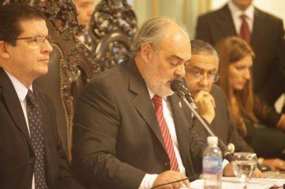 Ricardo destac� logros de su gesti�n y desliz� solapadas cr�ticas a opositores