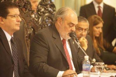 Ricardo destac� logros de su gesti�n y desliz� solapadas cr�ticas a opositores