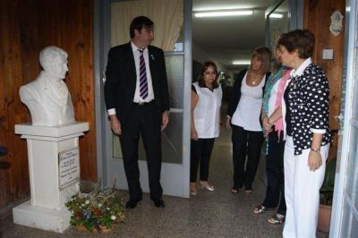 LUJ�N - EL INTENDENTE INAUGURO EL CICLO LECTIVO LUJANENSE EN LA LOCALIDAD DE TORRES