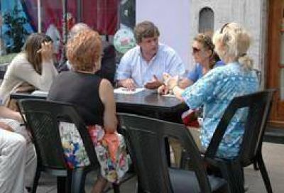 El intendente y su gabinete comenzaron a atender en la calle