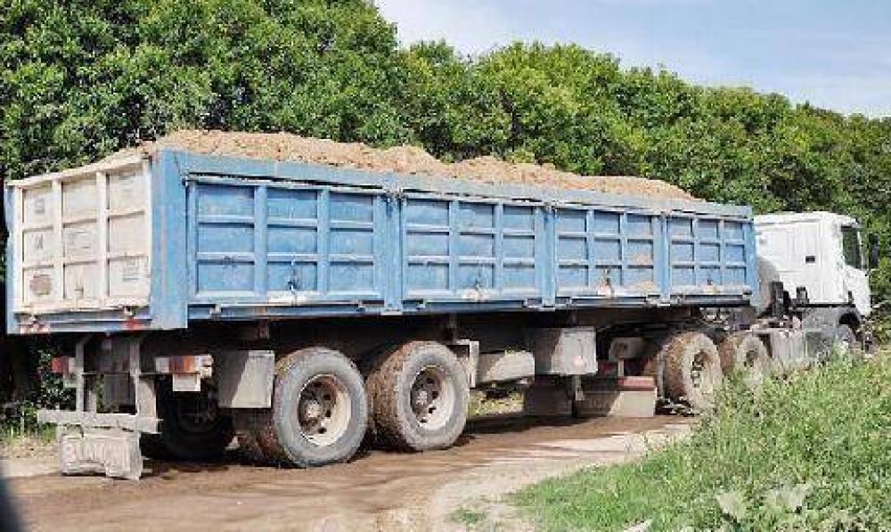 El gobierno provincial convalid� la extracci�n de tierra