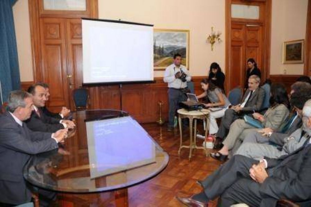 El Vicegobernador mantuvo una reuni�n con un miembro representativo de la ONU.