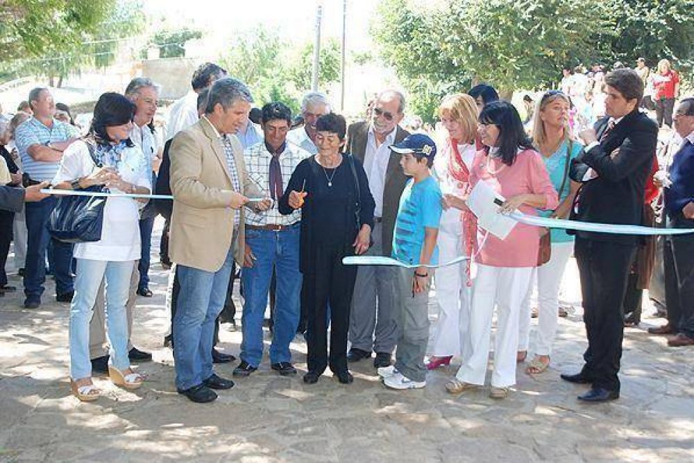 Inauguran m�s cuadras de empedrado artesanal en La Carolina
