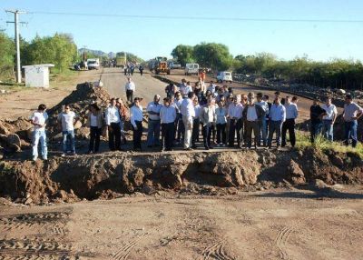 El Gobernador de la Provincia visit� las obras de la autopista 25 de mayo en El Suyuque