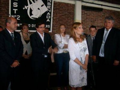 Con autoridades nacionales y provinciales, Mario Secco inaugur� el nuevo edificio de la t�cnica N� 2