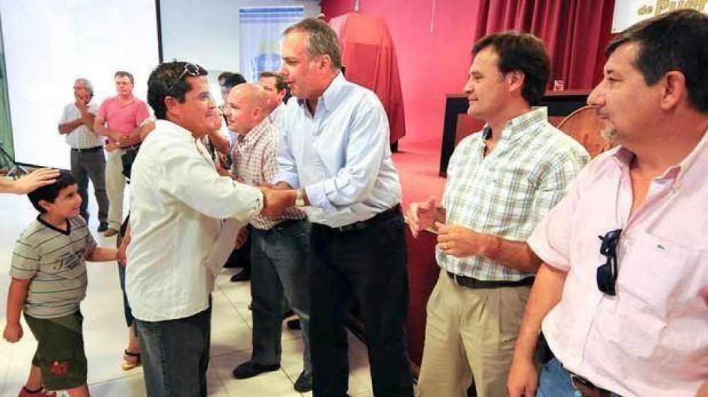 Buzzi entreg� viviendas en Madryn