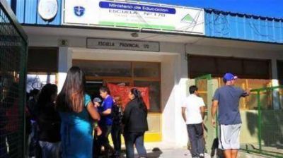 Padres de la Escuela 170 entregaron una carta al gobernador y esperan para hoy una soluci�n