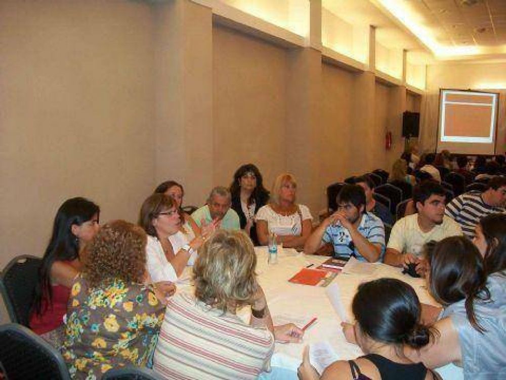 Termina el encuentro �Hablemos de Pol�tica�