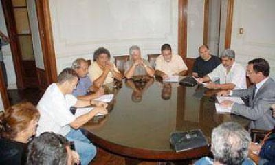 El intendente lleg� a un acuerdo salarial con los gremios municipales