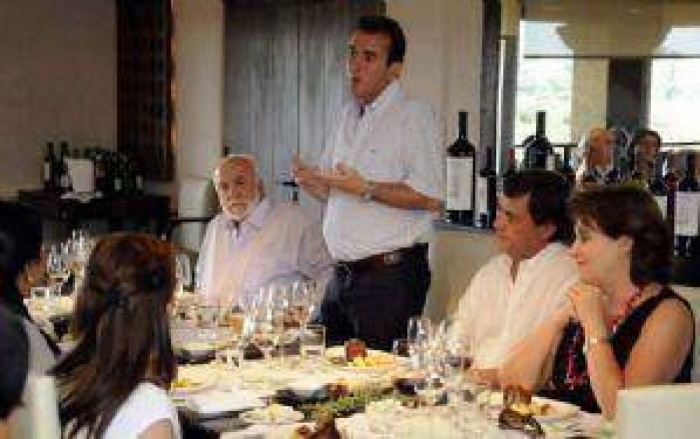 P�rez le pidi� a embajadores y c�nsules que difundan la Vendimia