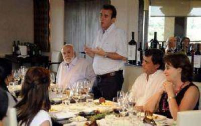 P�rez le pidi� a embajadores y c�nsules que difundan la Vendimia