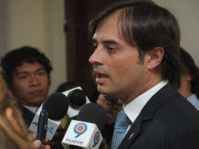 En un comunicado, Troyano responsabiliz� a los medios por su renuncia