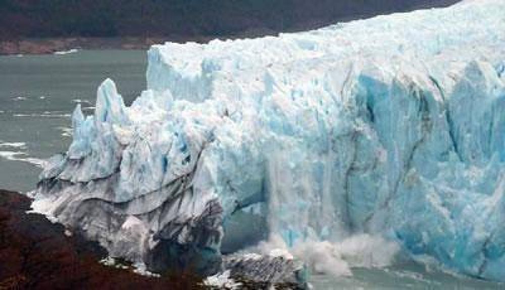 El glaciar rompi� de madrugada y el espect�culo fue para pocos