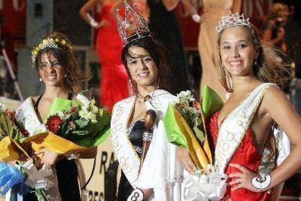 Victoria Peetom es la reina de la Fiesta del Trigo
