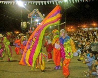 Corsos barriales: un cierre a toda fiesta en el multieventos