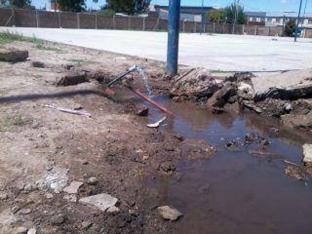 Por falta de agua y problemas de electricidad podr�an suspender las clases en dos escuelas