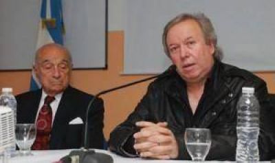 Como Chubut, Santa Cruz intim� a YPF por Carta Documento