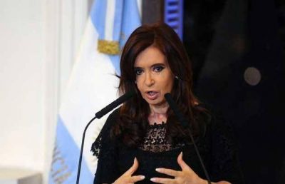 La Presidenta invit� a reflexionar a opin�logos que coinciden con Videla