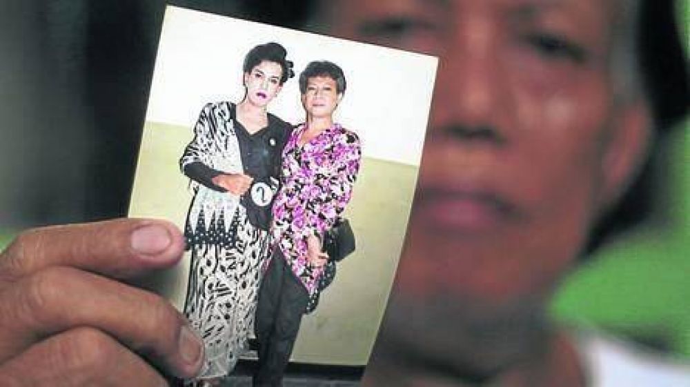 Evie, la travesti que cuid� al ni�o Obama en Indonesia