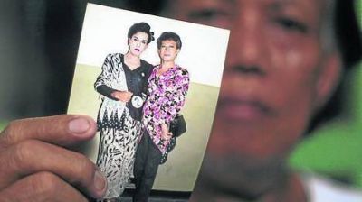 Evie, la travesti que cuid� al ni�o Obama en Indonesia