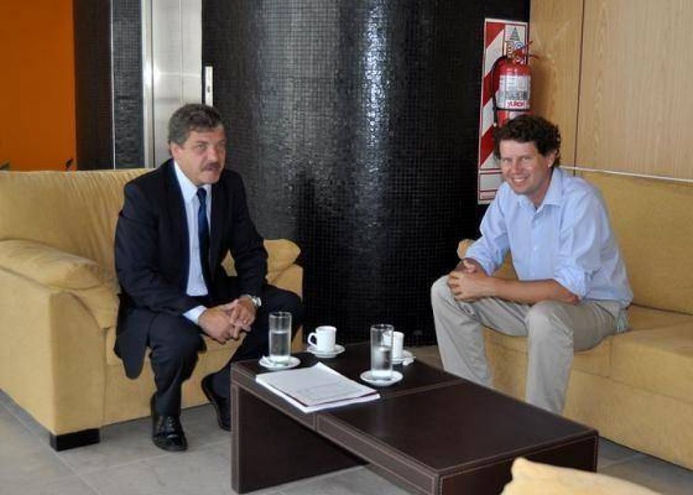 Padula se reuni� con el gerente general de Aluflex SA