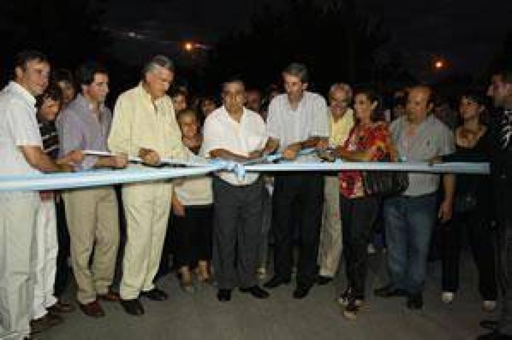  Obras de agua potable y pavimentos para Caucete