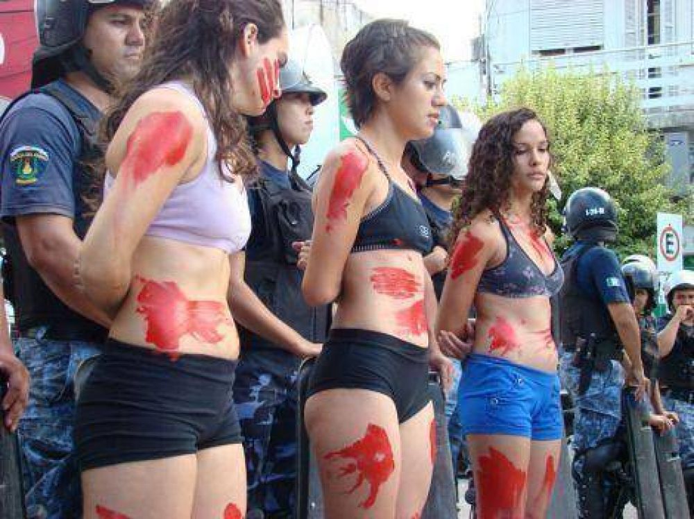 Marcharon contra la violencia de g�nero y solicitaron la creaci�n de oficina para atenci�n de mujeres v�ctimas de maltrato