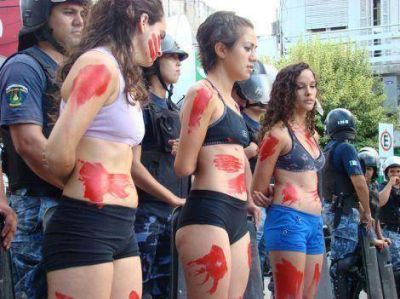 Marcharon contra la violencia de g�nero y solicitaron la creaci�n de oficina para atenci�n de mujeres v�ctimas de maltrato