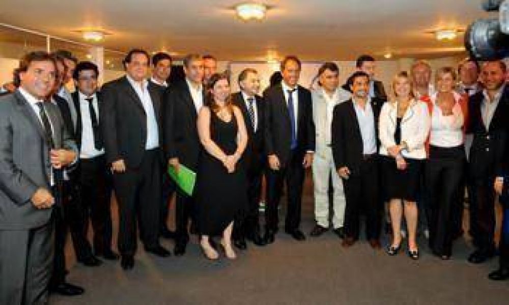 Scioli en la Federaci�n Argentina de Municipios (FAM)