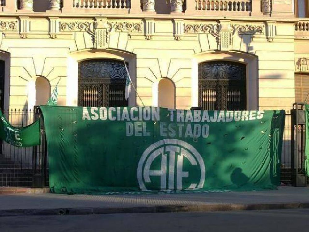 QUILMES: Trabajadores de ATE paran en reclamo de un aumento