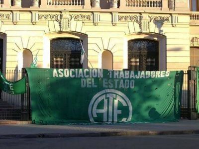 QUILMES: Trabajadores de ATE paran en reclamo de un aumento