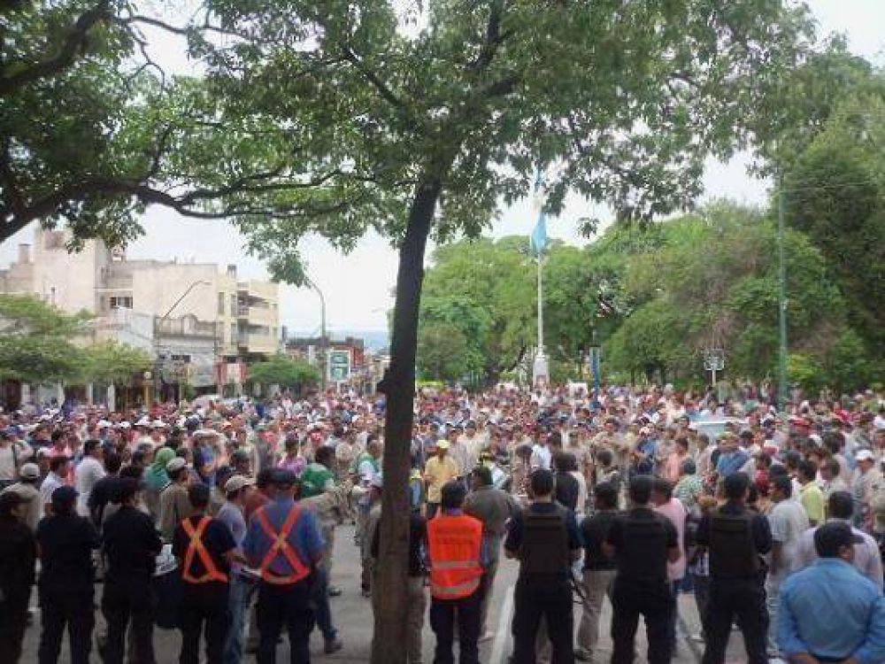 Trabajadores a paro por tiempo indeterminado