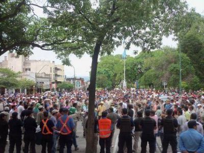 Trabajadores a paro por tiempo indeterminado