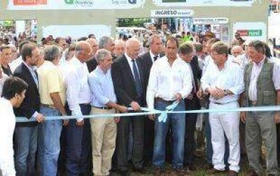 Scioli: la clave del crecimiento es �la articulaci�n del campo, la industria y el conocimiento�