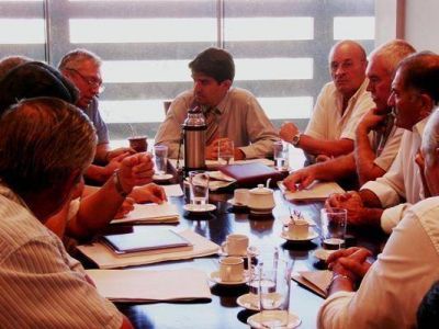 Polic�as y penitenciarios retirados se reunieron con funcionarios del Ejecutivo Provincial