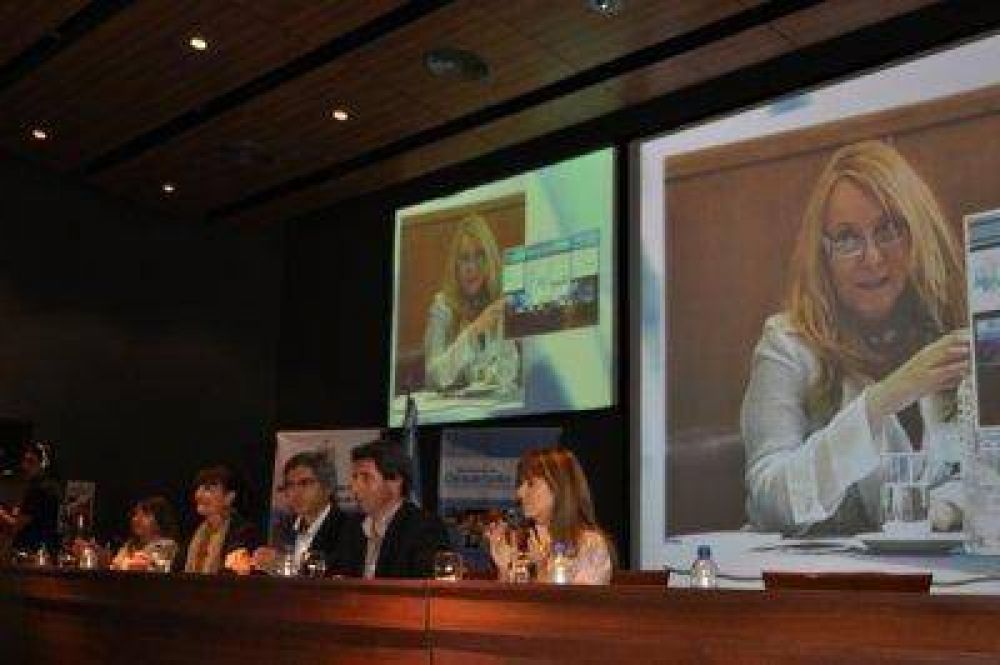 San Juan: el vicegobernador U�ac encabez� acto por el D�a de la Mujer en el Centro C�vico