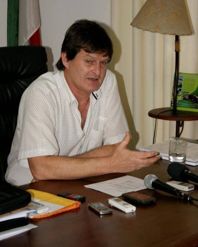 Intendente de Los Helechos se baj� el sueldo para aumentarle a empleados