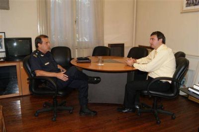 LUJ�N - ENCUENTRO ENTRE EL DR. LUCIANI Y EL NUEVO JEFE DISTRITAL DE LA POLICIA DE LA PROVINCIA DE BUENOS AIRES