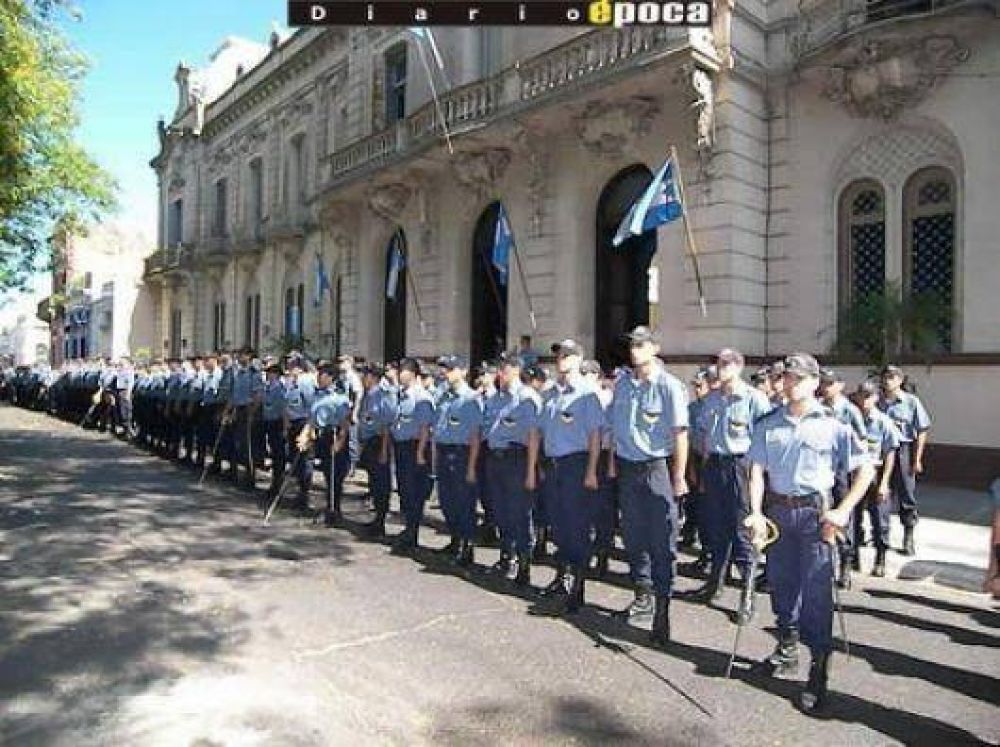 Colombi firm� decreto de ascenso policial