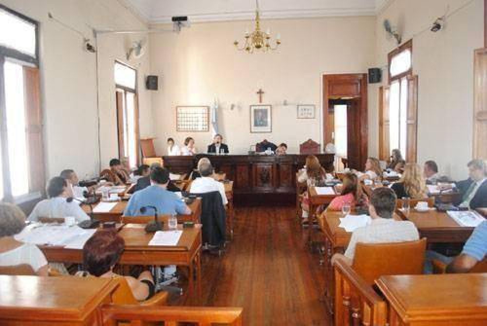 Los bloques de oposici�n frenaron el tratamiento del traslado del Concejo