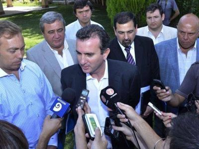 Paco P�rez suspendi� la reuni�n que le pidieron los intendentes justicialistas y se complica la interna