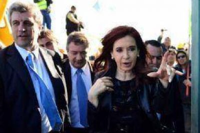 Yauhar, Eliceche, Cristina y Una Carpeta Azul